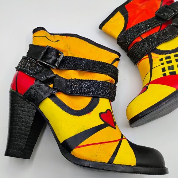 Size 8 hand painted boots - new condition - Picture 3 of 6